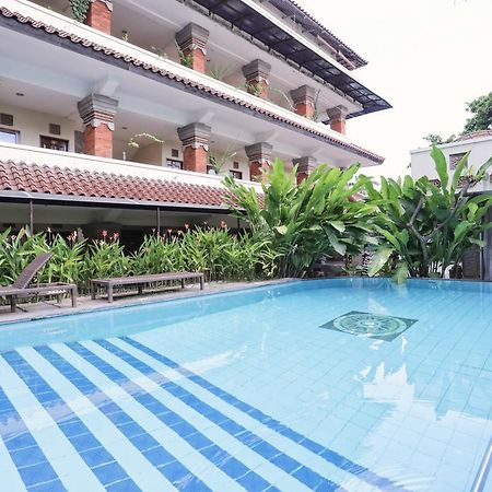 Reddoorz @ Legian Street Hotel Kuta  Exterior photo