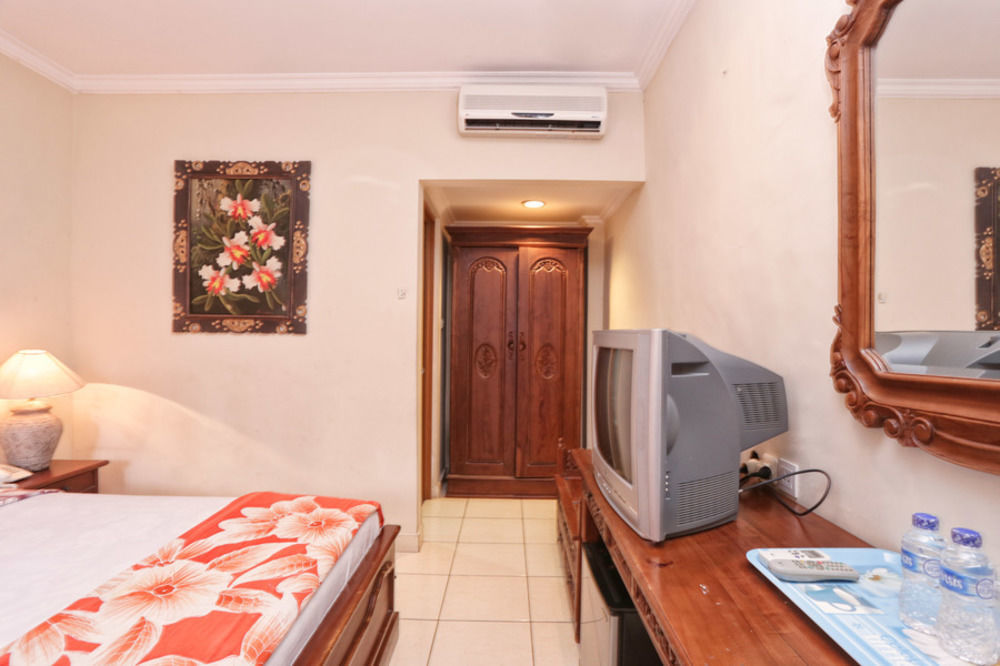 Reddoorz @ Legian Street Hotel Kuta  Exterior photo